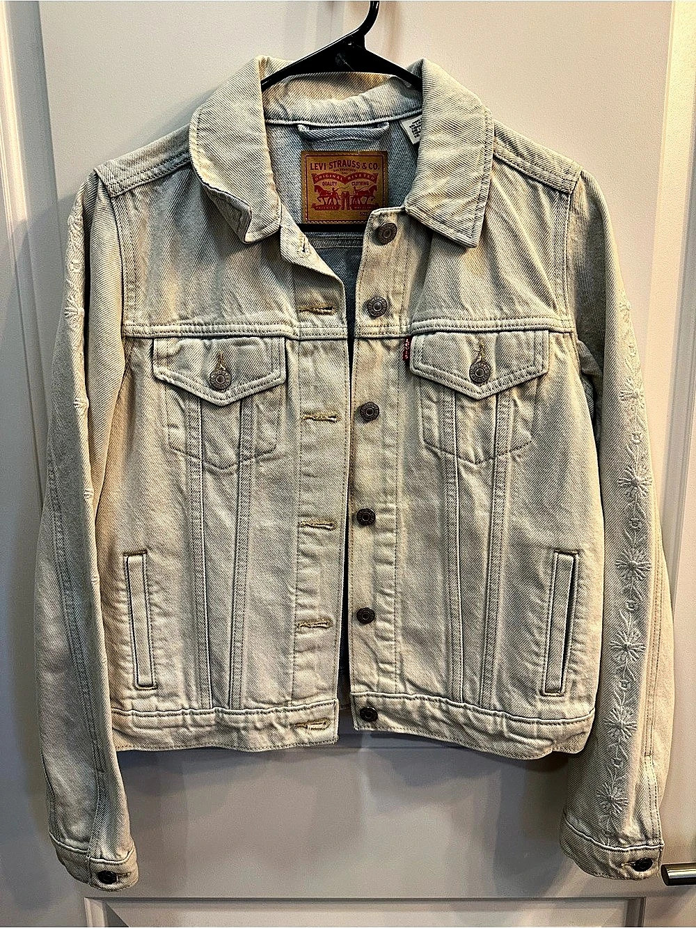 Levi'Small Ex-Boyfriend Trucker Jacket with Floral Embroidery Floral Embroidery